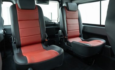 Land Rover Defender 90 Adventure 14