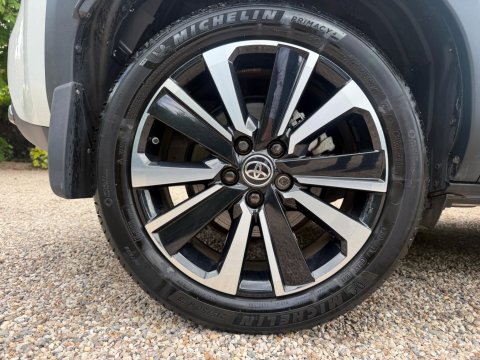 Toyota Yaris Cross 1.5 VVT-h Premiere Edition E-CVT Euro 6 (s/s) 5dr 29