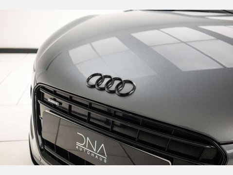 Audi R8 5.2 R8 Quattro V10 Semi-Auto 4WD 2dr 28