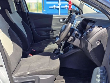 Renault Captur 1.5 dCi ENERGY Iconic SUV 5dr Diesel EDC Euro 6 (s/s) (90 ps) 17