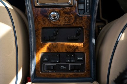 Bentley Continental R 26