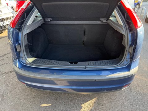 Ford Focus 2.0 TDCi Ghia 5dr IV 23