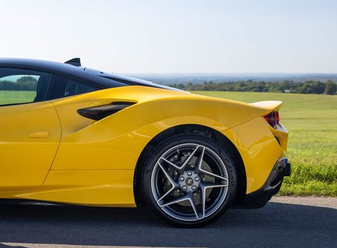 Ferrari F8 Tributo 5