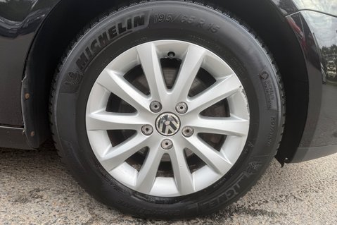 Volkswagen Golf BLUEMOTION MATCH TDI -DEMO +1 OWNER -19 SERVICES -£35 ROAD TAX -SUNROOF 49