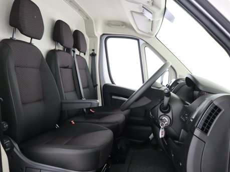 Peugeot Boxer 2.2 BlueHDi L3H2 Professional Premium+ 140ps 12