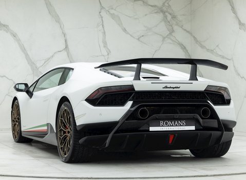 Lamborghini Huracan LP640-4 Performante 3