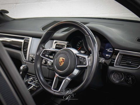 Porsche Macan 3.0 Macan S D Semi-Auto 4WD 5dr 39