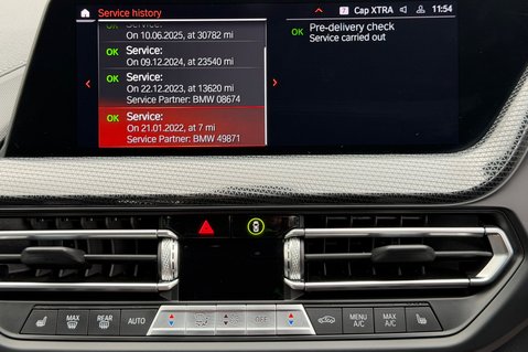 BMW 1 Series 118I SPORT - 1 OWNER -REVERSE CAMERA - PARK ASSISTANT - COMFORT PACKAGE 44