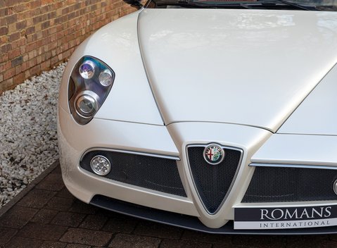 Alfa Romeo 8C Spider 24
