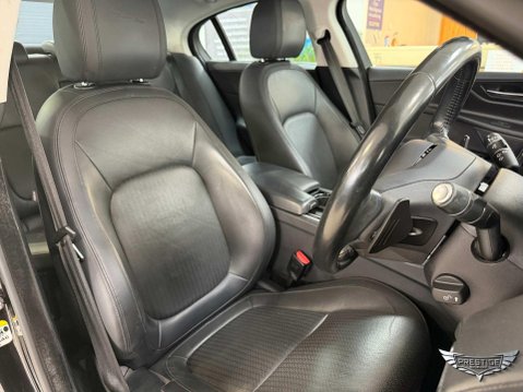 Jaguar XE 2.0d Portfolio Auto AWD Euro 6 (s/s) 4dr 87