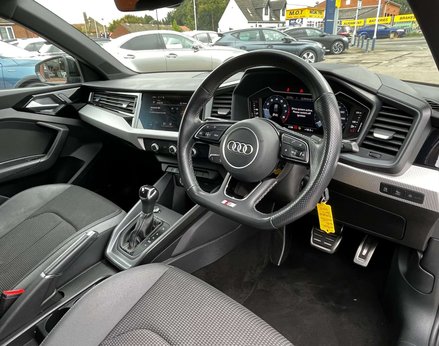 Audi A1 1.0 A1 Sportback 25 TFSI Black Edition Semi-Auto 5dr 18