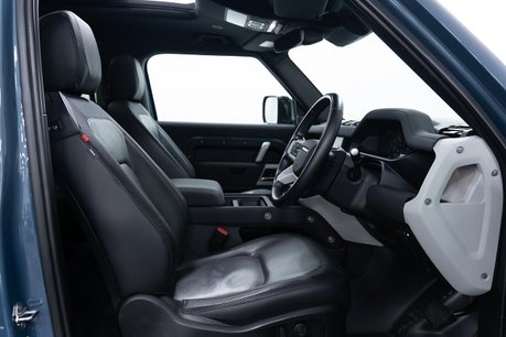 Land Rover Defender 3.0 D250 MHEV X-Dynamic SE SUV 3dr Diesel Auto 4WD Euro 6 (s/s) (250 ps) 8