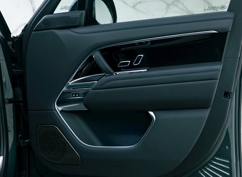 Land Rover Range Rover D350 Autobiography LWB 7 Seater 19