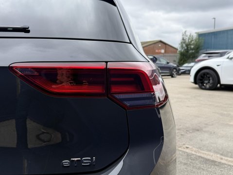 Volkswagen Golf 1.5 eTSI MHEV R-Line Hatchback 5dr Petrol Hybrid DSG Euro 6 (s/s) (150 ps) 19