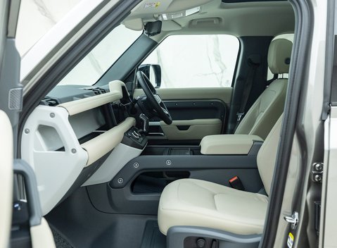 Land Rover Defender 110 XS Edition P400 16