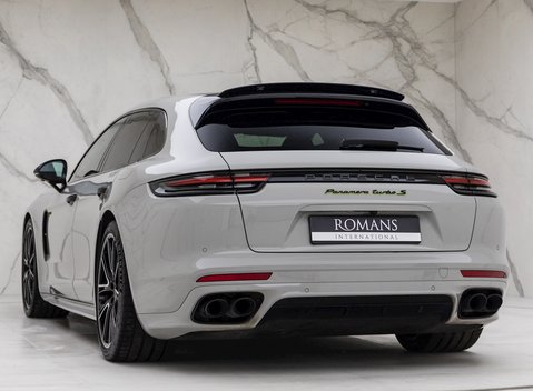 Porsche Panamera Turbo S E-Hybrid Sport Turismo 3
