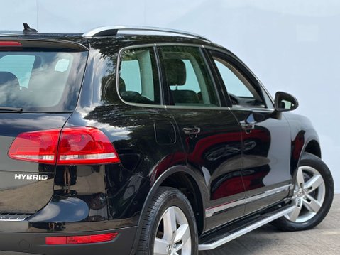 Volkswagen Touareg 3.0 Touareg V6 TSi Hybrid Auto 4WD 5dr 35