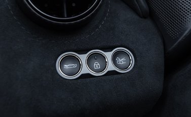 McLaren 750 S Spider 33