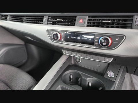 Audi A4 TDI TECHNIK MHEV 37