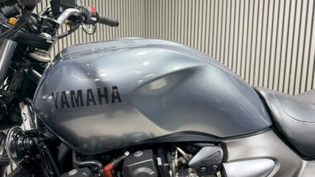 Yamaha XJR1300 RACER 2015 13K MOT MARCH 2027 WARRANTY MUSCLE BIKE 32