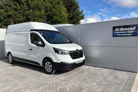 Renault Trafic LH30 Advance 150ps dCi Panel Van 1
