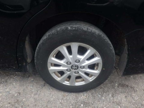 Toyota Voxy Hybrid 21