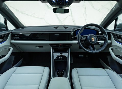 Porsche Macan 4 Electric 21