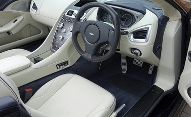 Aston Martin Vanquish Volante 19