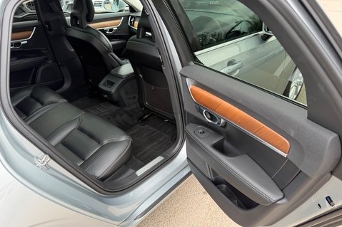 Volvo V90 D5 POWERPULSE INSCRIPTION PRO AWD -PAN ROOF - £6320 OPTIONAL EXTRAS  36