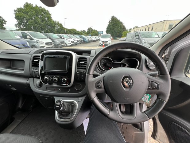 Renault Trafic SWB L1H1 Low Roof Sportive Air Con Nav EURO 6 NO VAT 47