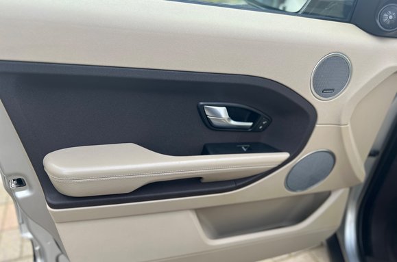 Land Rover Range Rover Evoque 2.2 SD4 PURE TECH 32