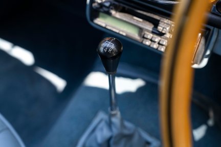 Aston Martin Lagonda Rapide Sports Saloon Manual 25