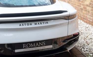 Aston Martin DBS Superleggera 23