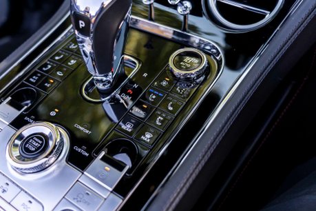 Bentley Continental GTC V8. MULLINER SPEC. DYNAMIC RIDE. ROTATING DISPLAY. CARBON INTERIOR. 12
