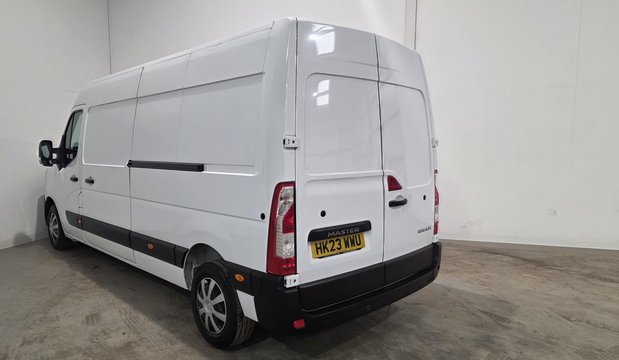 Renault Master RENAULT MASTER LWB DIESEL FWD LM35dCi 135 Business+ Medium Roof Van 