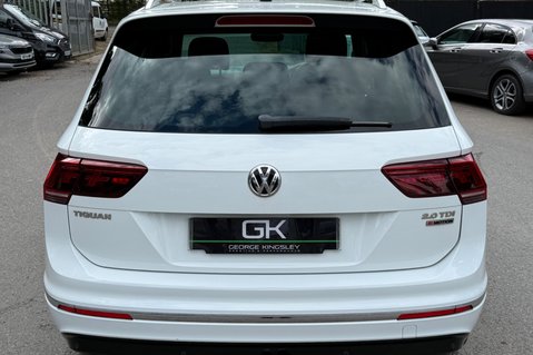 Volkswagen Tiguan R LINE TDI BMT 4MOTION DSG - PAN ROOF - APPLE CAR PLAY -ADAPTIVE CRUISE 9