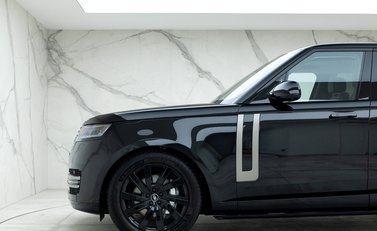 Land Rover Range Rover D300 SE 25