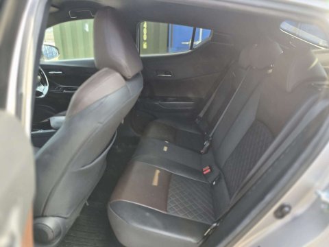 2017 Toyota C-HR thumbnail 14