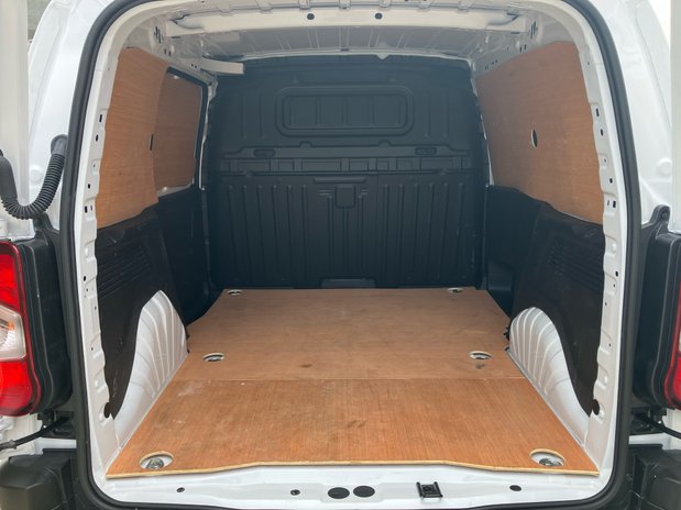 Vauxhall Combo Combo Cargo Diesel 1.5 Turbo D 100ps Prime H1 Van 9