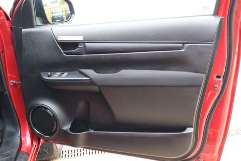 Toyota Hilux 2023 ACTIVE 4WD D-4D S/C only 3000 miles styled by seeker leather seats  14