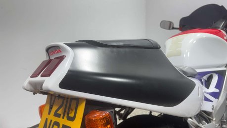 Honda RVF 2000 LATE REGISTERED GENUINE 8K CLASSIC 400CC SUPER SPORT 23
