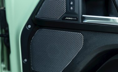 Land Rover Defender 110 75th Anniversary P400e 22