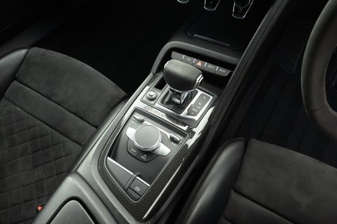 Audi R8 5.2 FSI V10 Decennium Coupe 2dr Petrol S Tronic quattro Euro 6 (s/s) (620 p 38