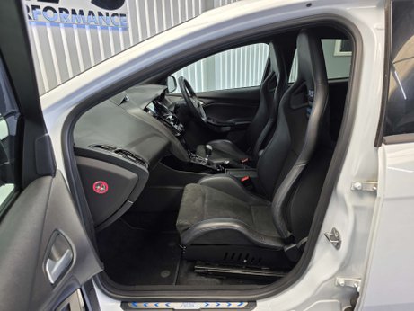 Ford Focus 2.3T EcoBoost RS Hatchback 5dr Petrol Manual AWD Euro 6 (s/s) (350 ps) 19