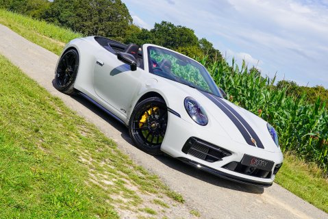 Porsche 911 CARRERA 4 GTS CONVERTIBLE 19