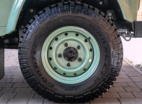 Land Rover Defender 90 Heritage Hard Top 10