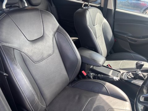 Ford Focus TITANIUM X 23