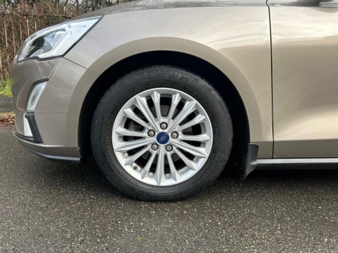 Ford Focus TITANIUM 37