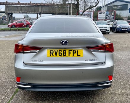 Lexus Is 2.5 IS 300h Advance CVT 4dr 5