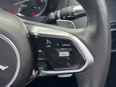 Jaguar XE 2.0 P250i R-Dynamic S Auto Euro 6 (s/s) 4dr 37